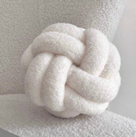 Round Knot Pillow